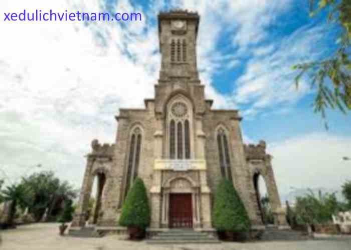 Tham quan Nhà thờ đá nổi tiếng Nha Trang